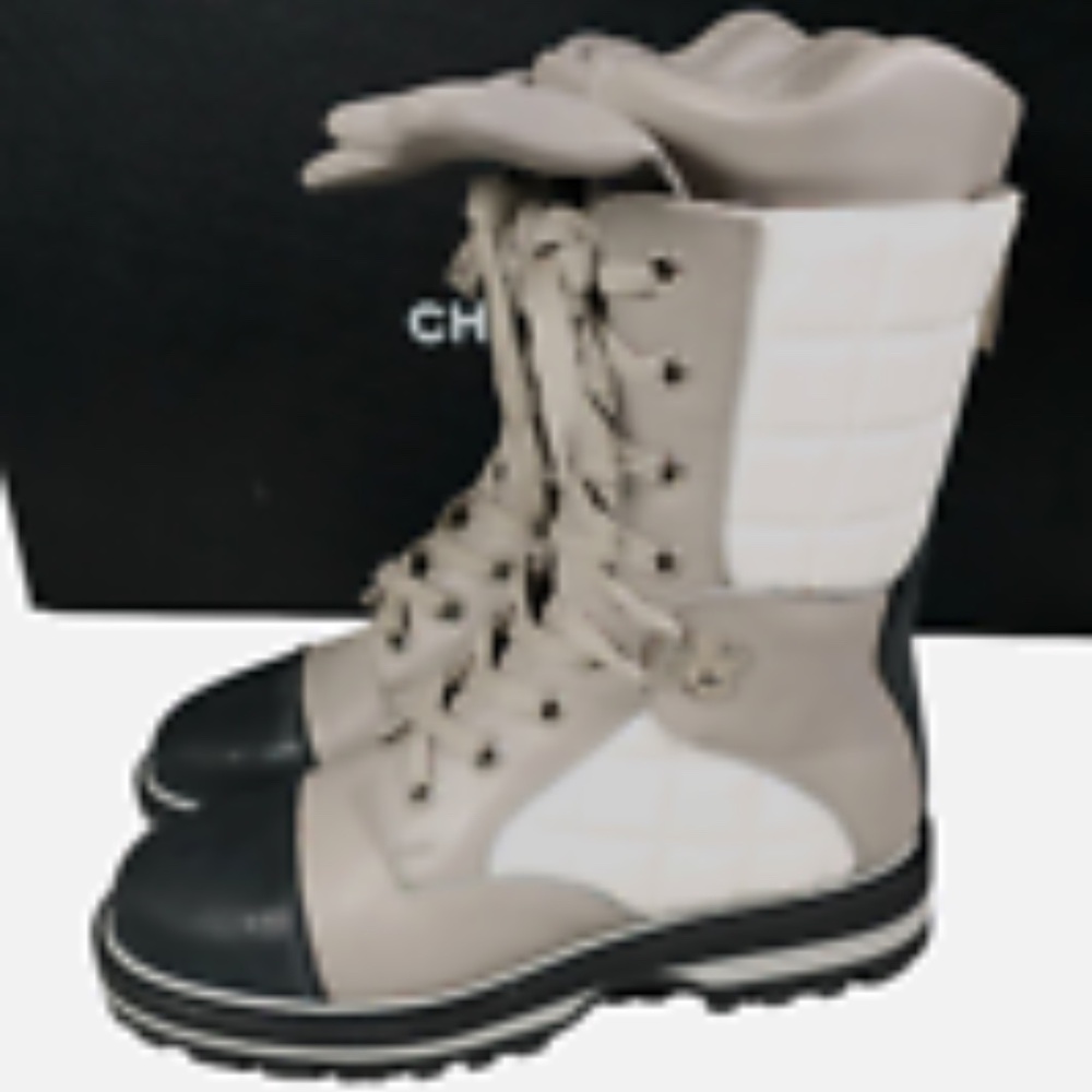 CHANEL Quilted Leather Winter Boots Cap Toe CHANEL CC Logo Size EU 36 - Picture 2 of 14